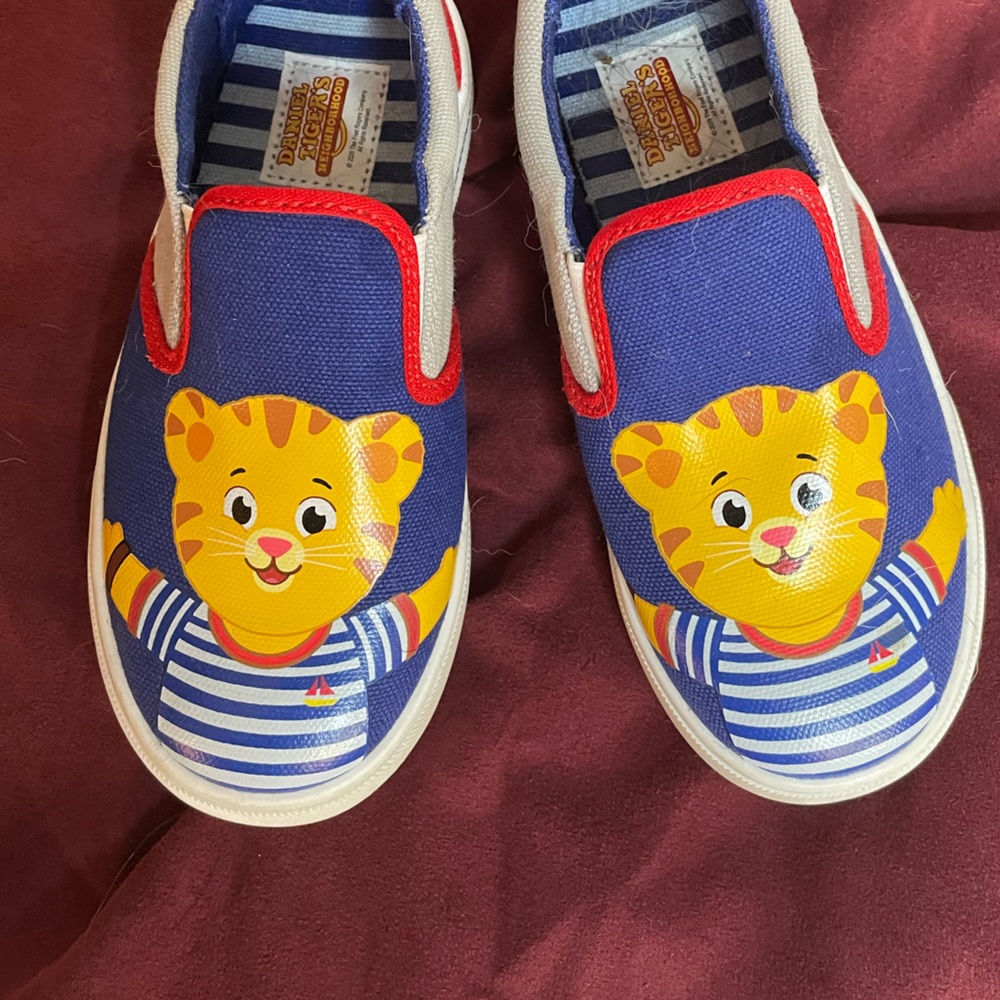 Daniel Tiger Slip-On Shoes, Size 10 (Little Boys)